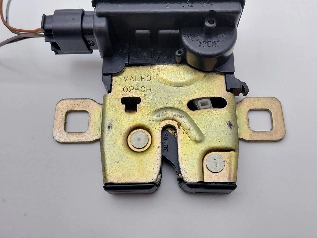 Trunk Latch Mini One Cooper R50 R53 Used image 3