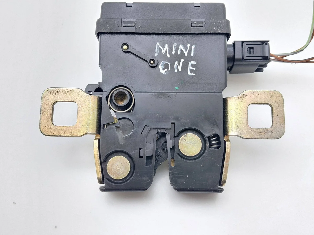 Trunk Latch Mini One Cooper R50 R53 Used image 4