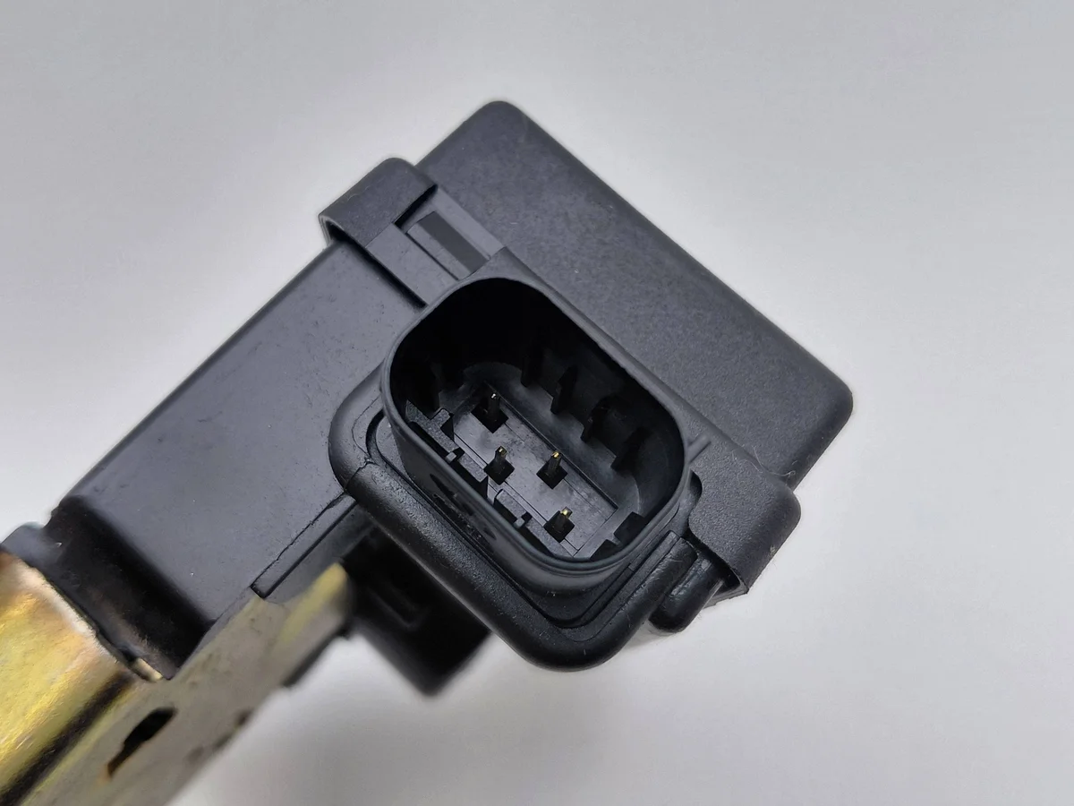 Trunk Latch Mini One Cooper R50 R53 Used image 5