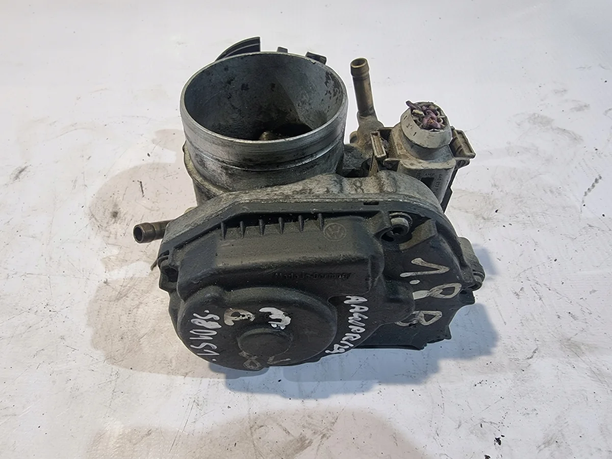 Volkswagen 06A133064J Gasklephuis Gebruikt