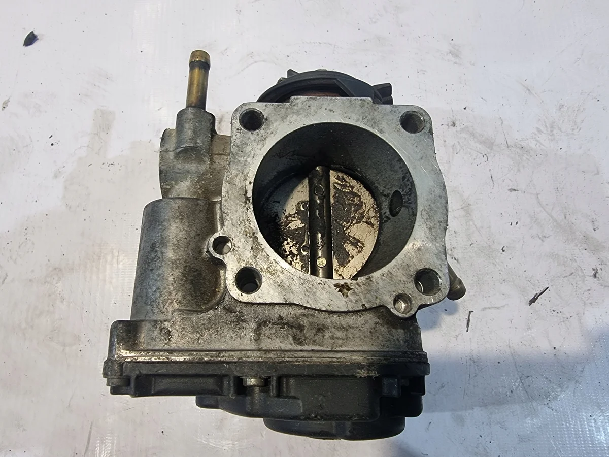 Volkswagen 06A133064J Gasklephuis Gebruikt image 6