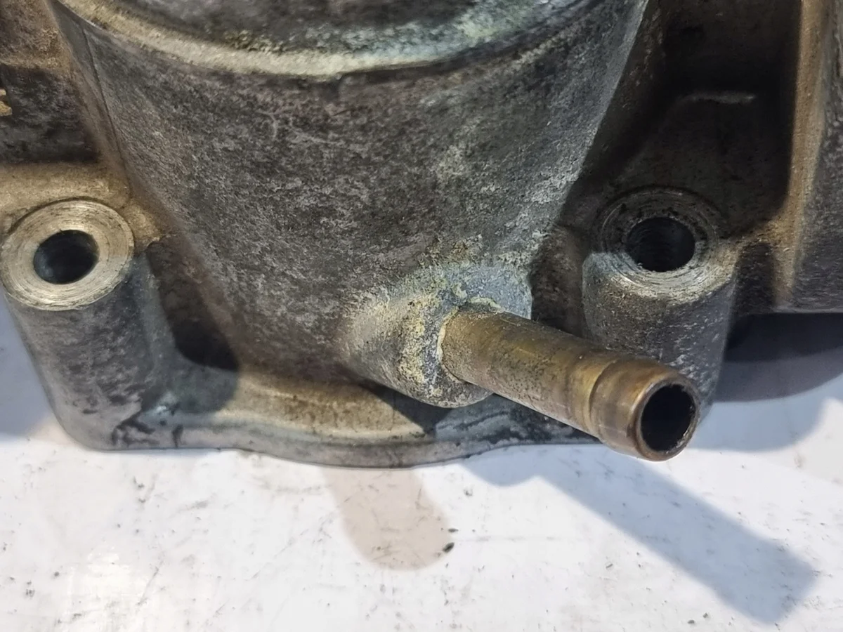 Volkswagen 06A133064J Gasklephuis Gebruikt image 9