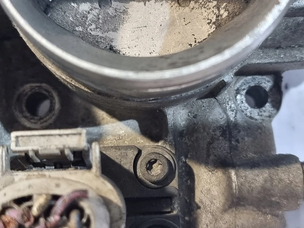 Volkswagen 06A133064J Gasklephuis Gebruikt image 10