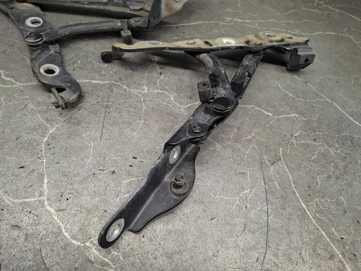 Dobradiças Capô Volvo S60 Usadas image 7