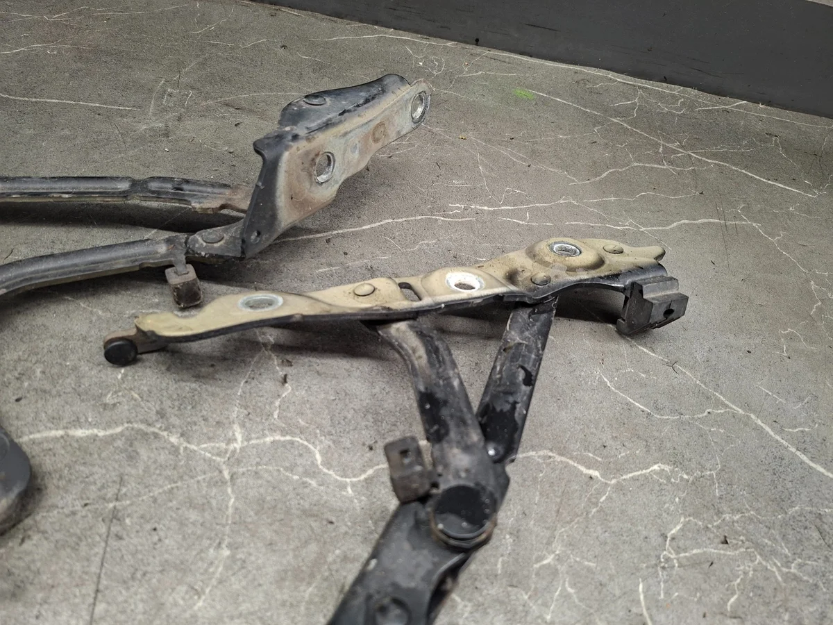 Dobradiças Capô Volvo S60 Usadas image 8