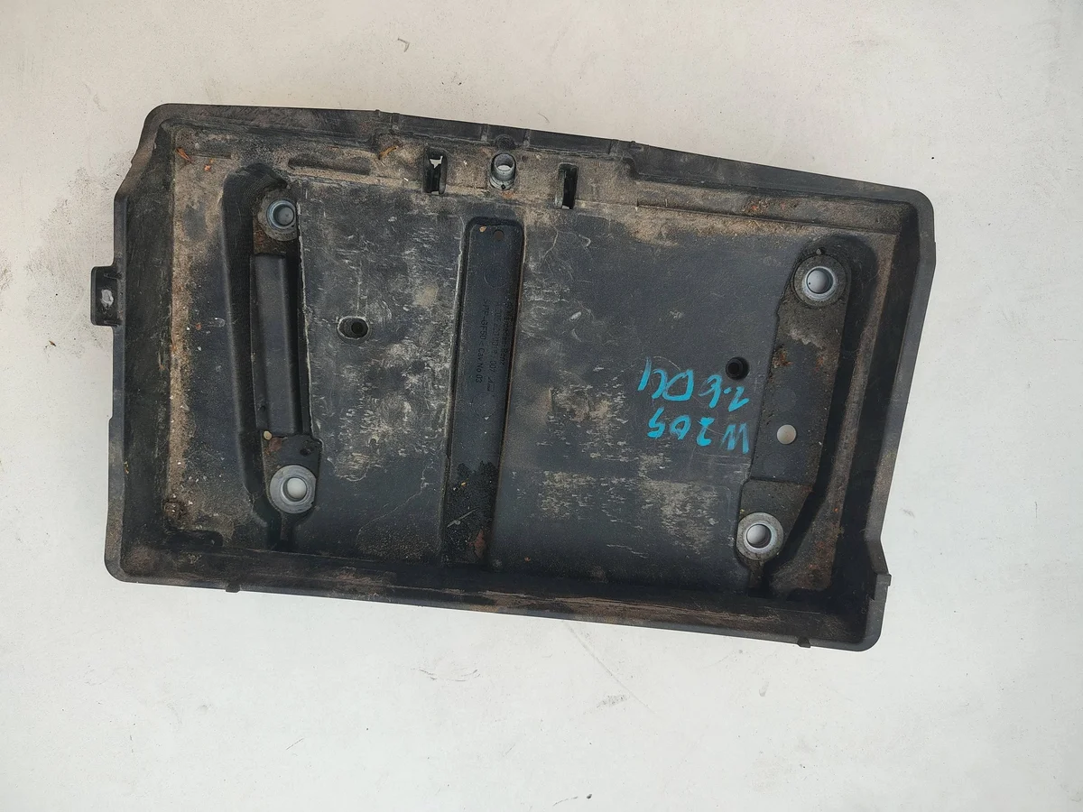 Base de batería A2056200018 Mercedes Clase C W205