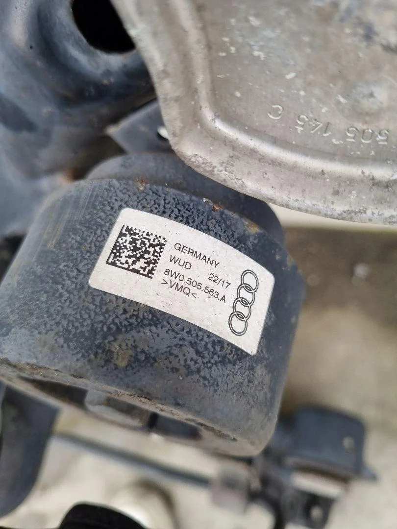 Audi A4 S4 B9 8W Barre arrière 8W0505235AK image 4