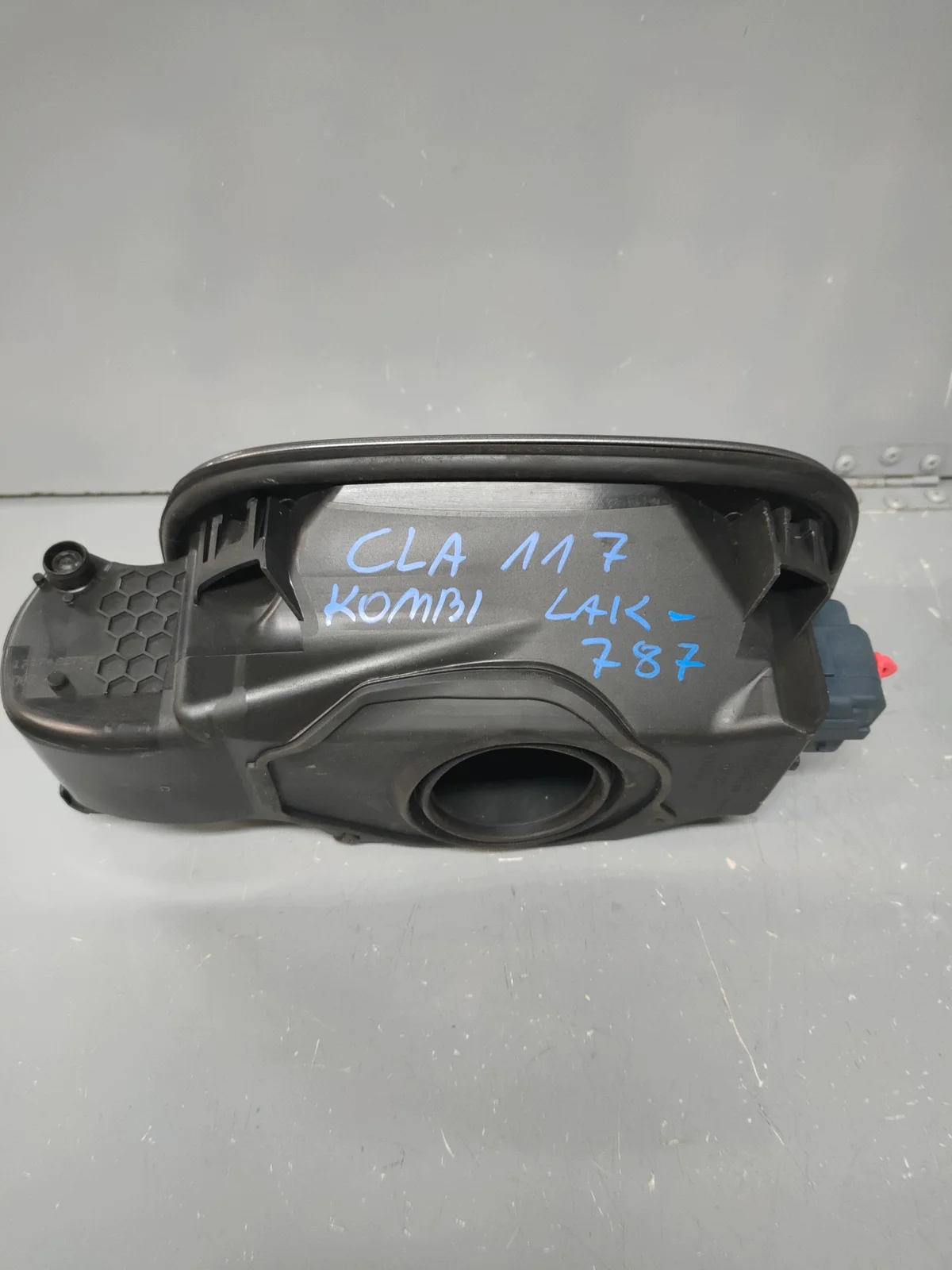 Mercedes CLA W117 Klappe Tankdeckel 787 image 3