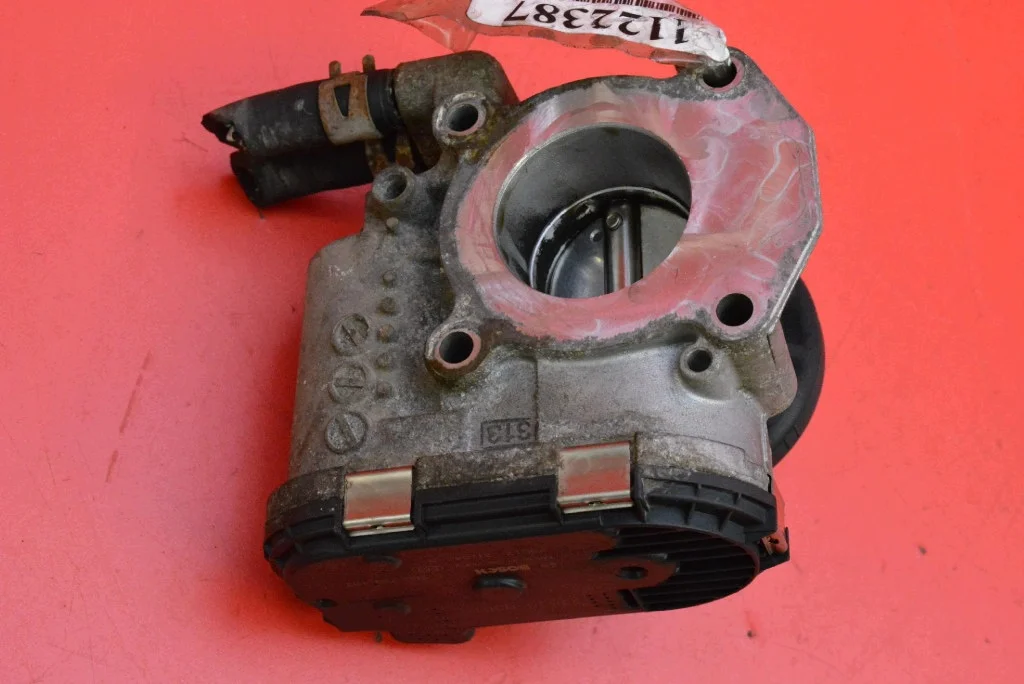 Drosselklappe 22030-0Q010 Toyota Yaris II 1.0 VVTi image 6