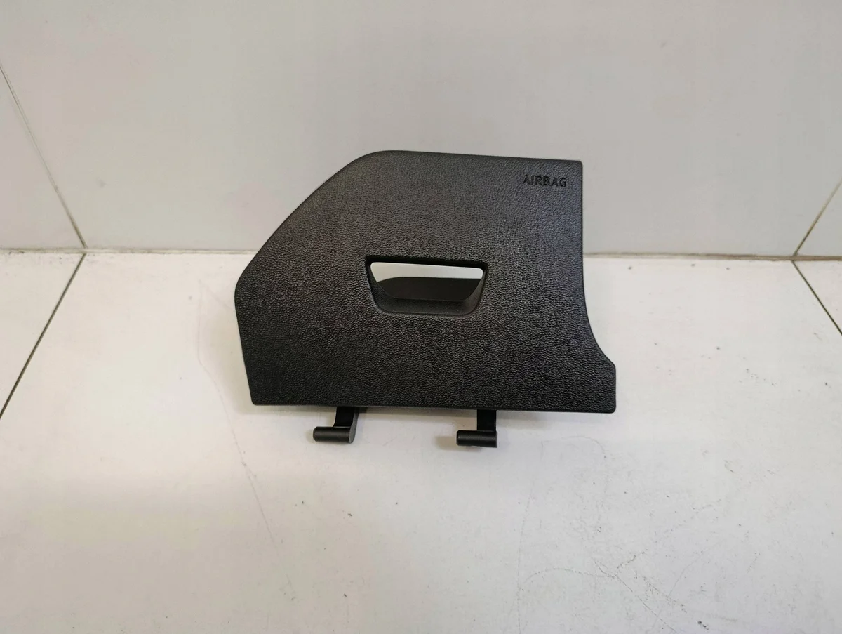 Seat Leon III Porta-luvas 5F1857506A Usado