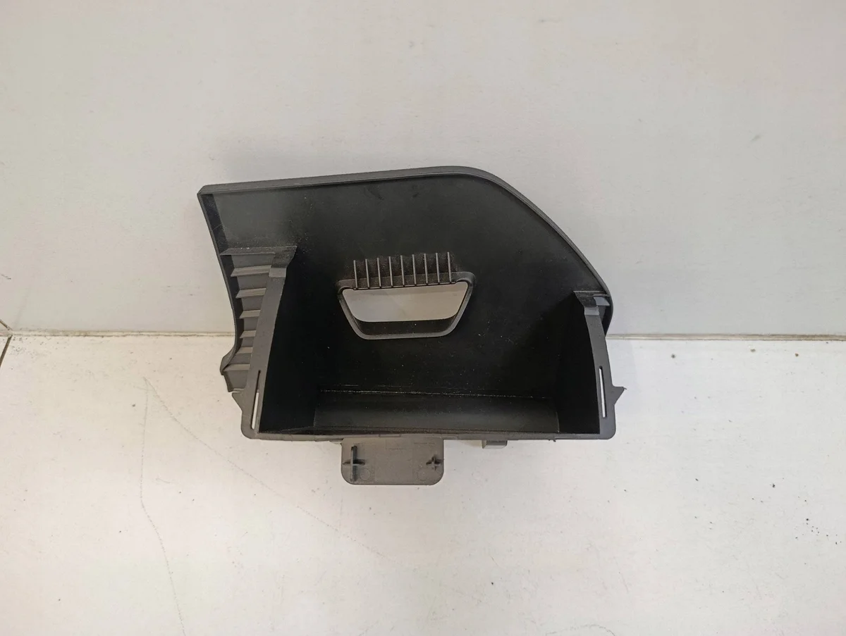 Seat Leon III Porta-luvas 5F1857506A Usado image 3