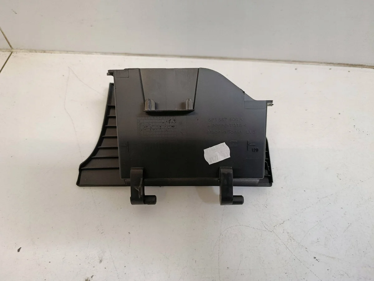 Seat Leon III Porta-luvas 5F1857506A Usado image 4