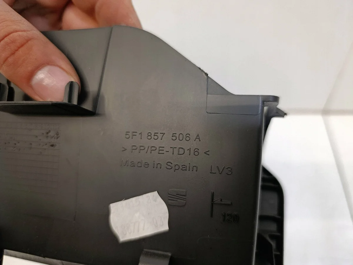 Seat Leon III Porta-luvas 5F1857506A Usado image 5