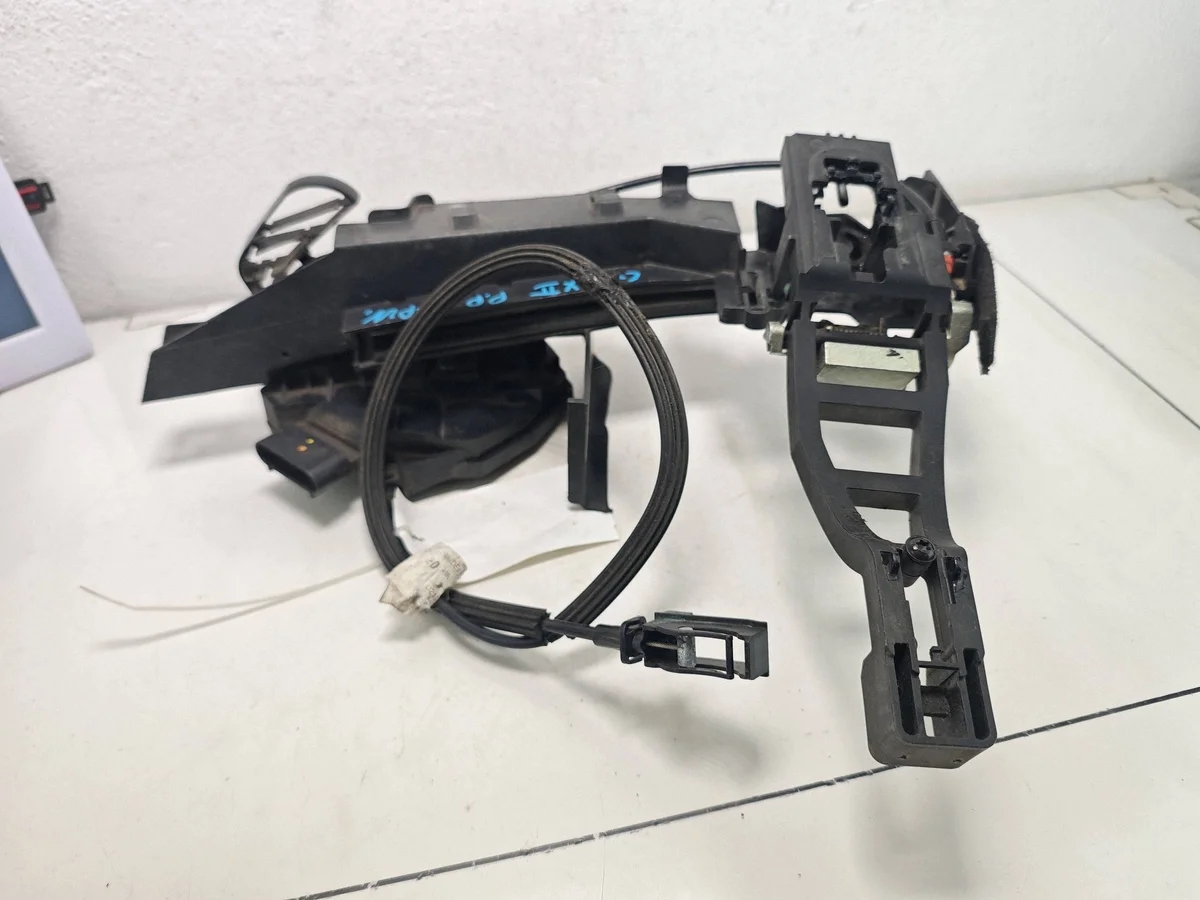 Ford C-Max Mk II dörrlås höger fram image 6