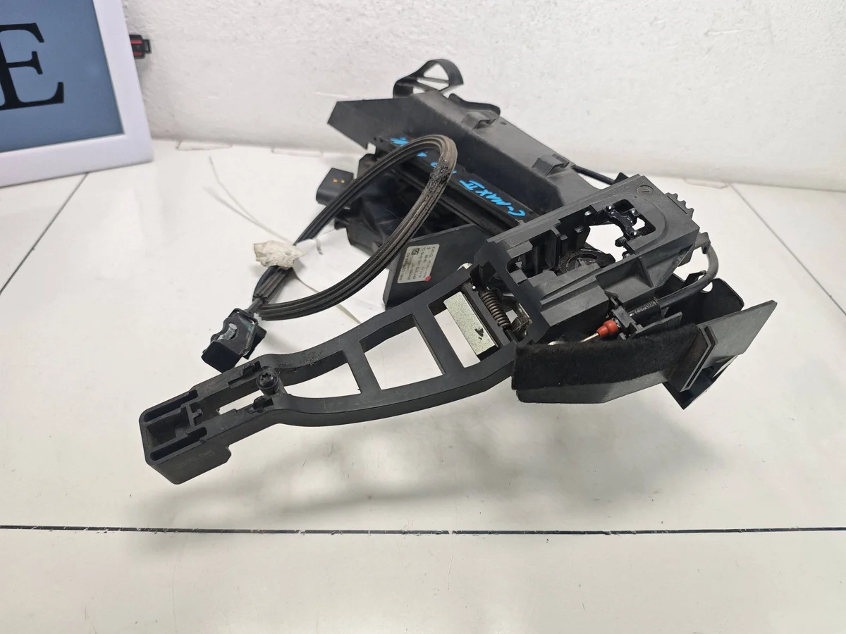 Ford C-Max Mk II dörrlås höger fram image 7
