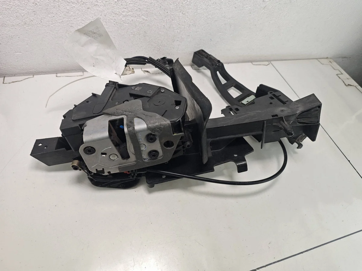Ford C-Max Mk II dörrlås höger fram image 10