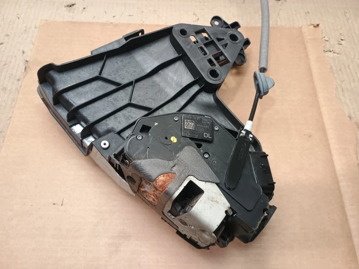 Volvo S60 V60 Front Left Door Lock 31301738