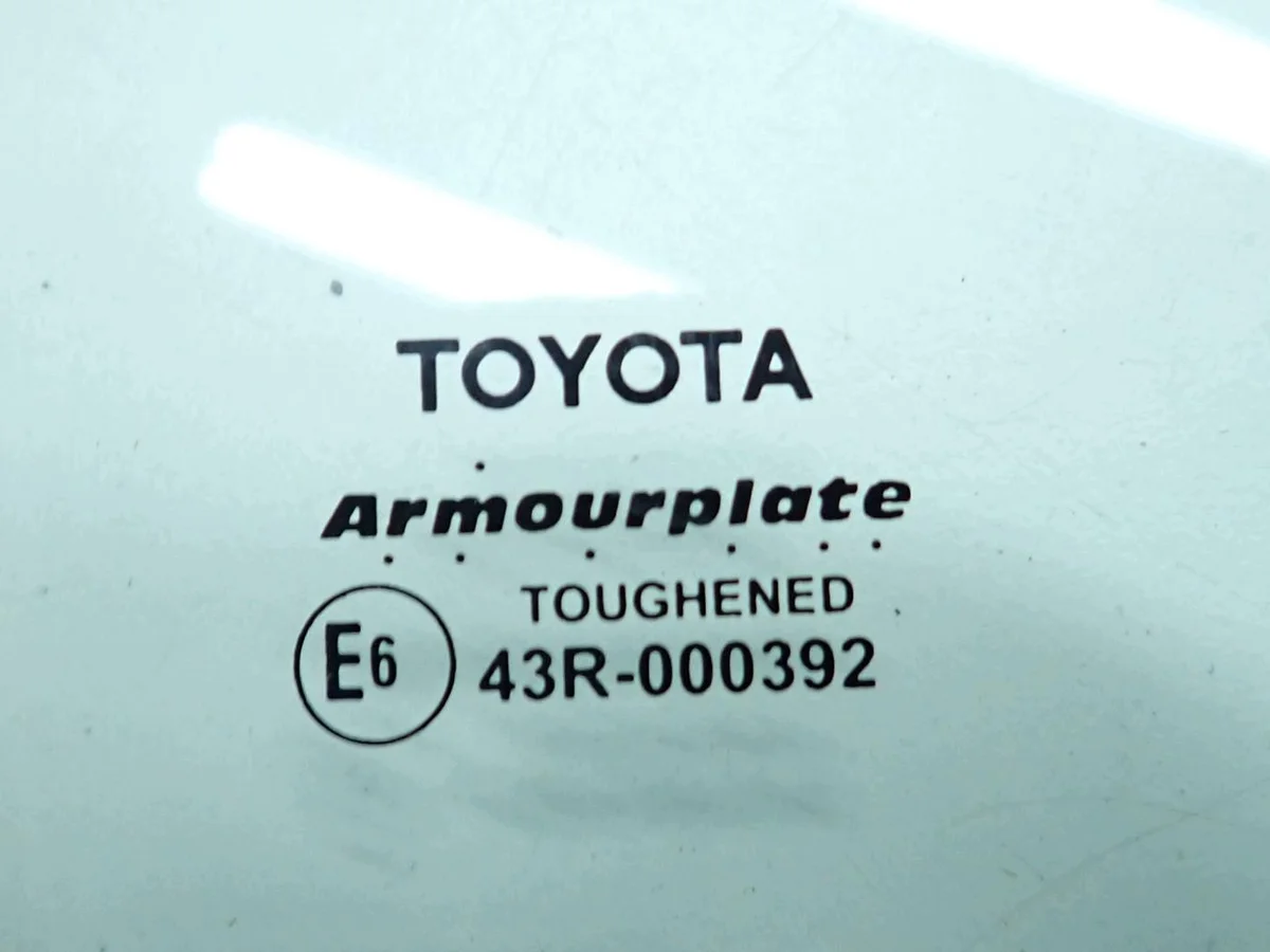 VETRO PORTA ANTERIORE DX TOYOTA HILUX VIII 18R