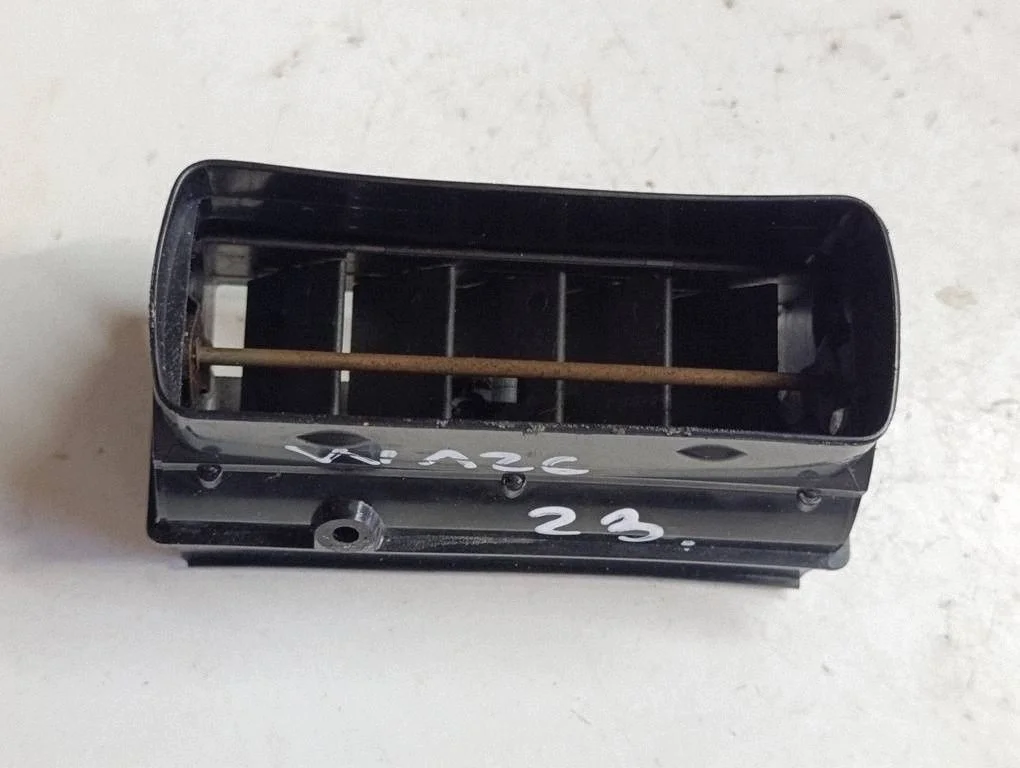 Mercedes W126 SEL Luchtrooster Links image 3