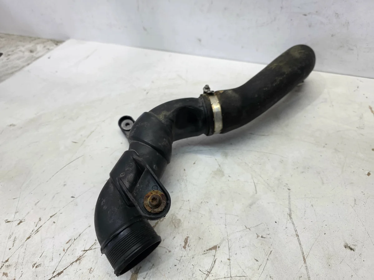 Ladeluftschlauch Audi VW Skoda 5N0145762BA