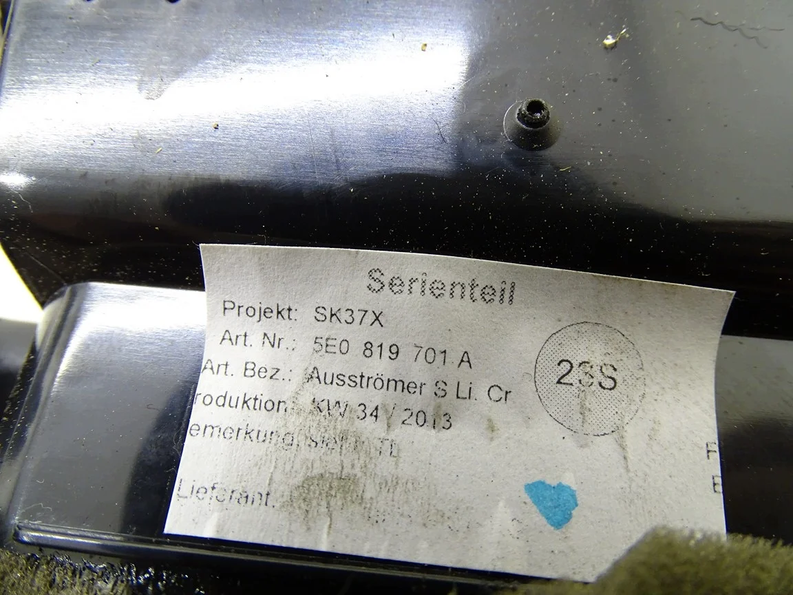 Grelha Ventilação Esquerda Skoda Octavia III 5E image 5