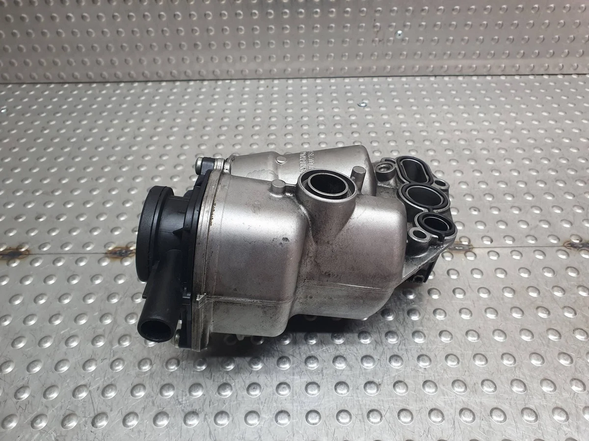 Öljynsuodattimen pohja Volvo S27703905