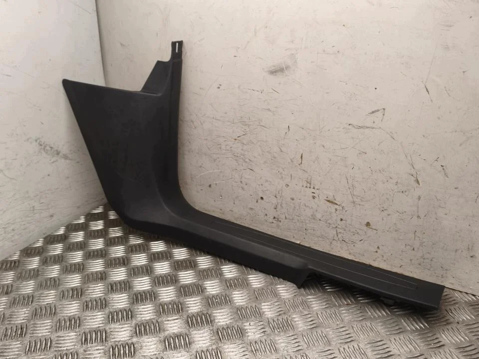 Próg drzwiowy Volkswagen Caddy V 2K8863484A