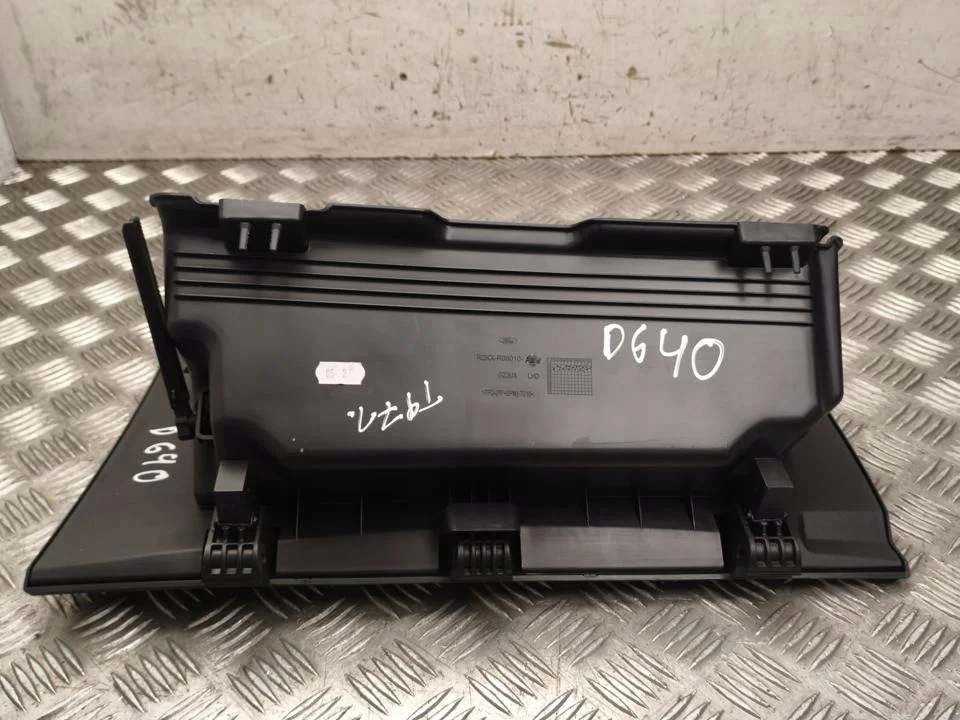 Ford Explorer EV VII Instrumentbräda Förvaring R2KXR06010ABW image 3