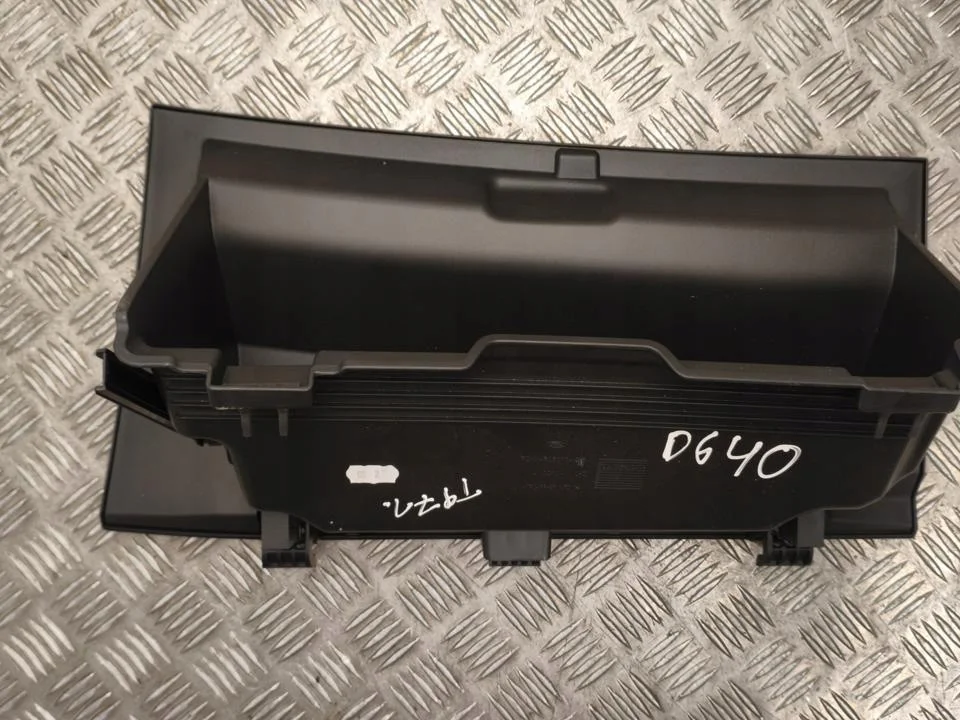 Ford Explorer EV VII Instrumentbräda Förvaring R2KXR06010ABW image 4