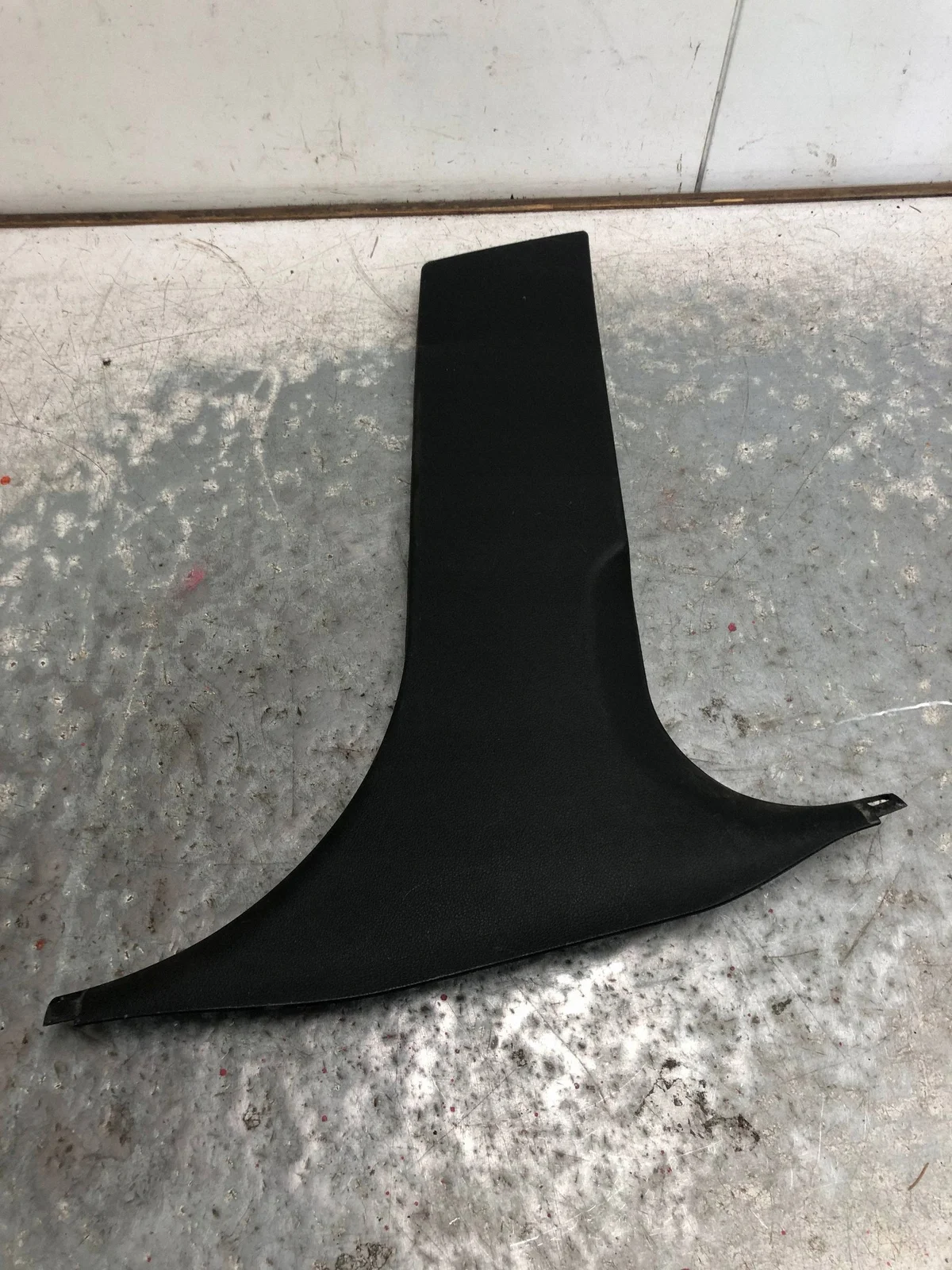 BMW F30 Right Pillar Cover 7221002