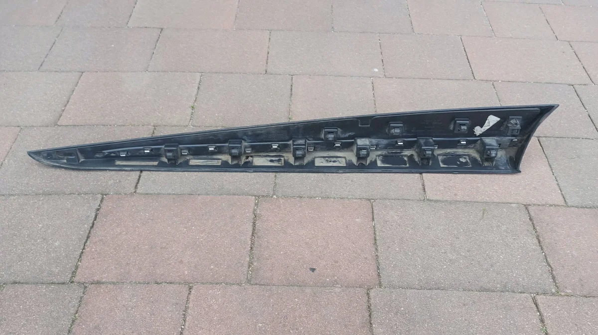 Renault Clio IV dörrlister höger fram image 3