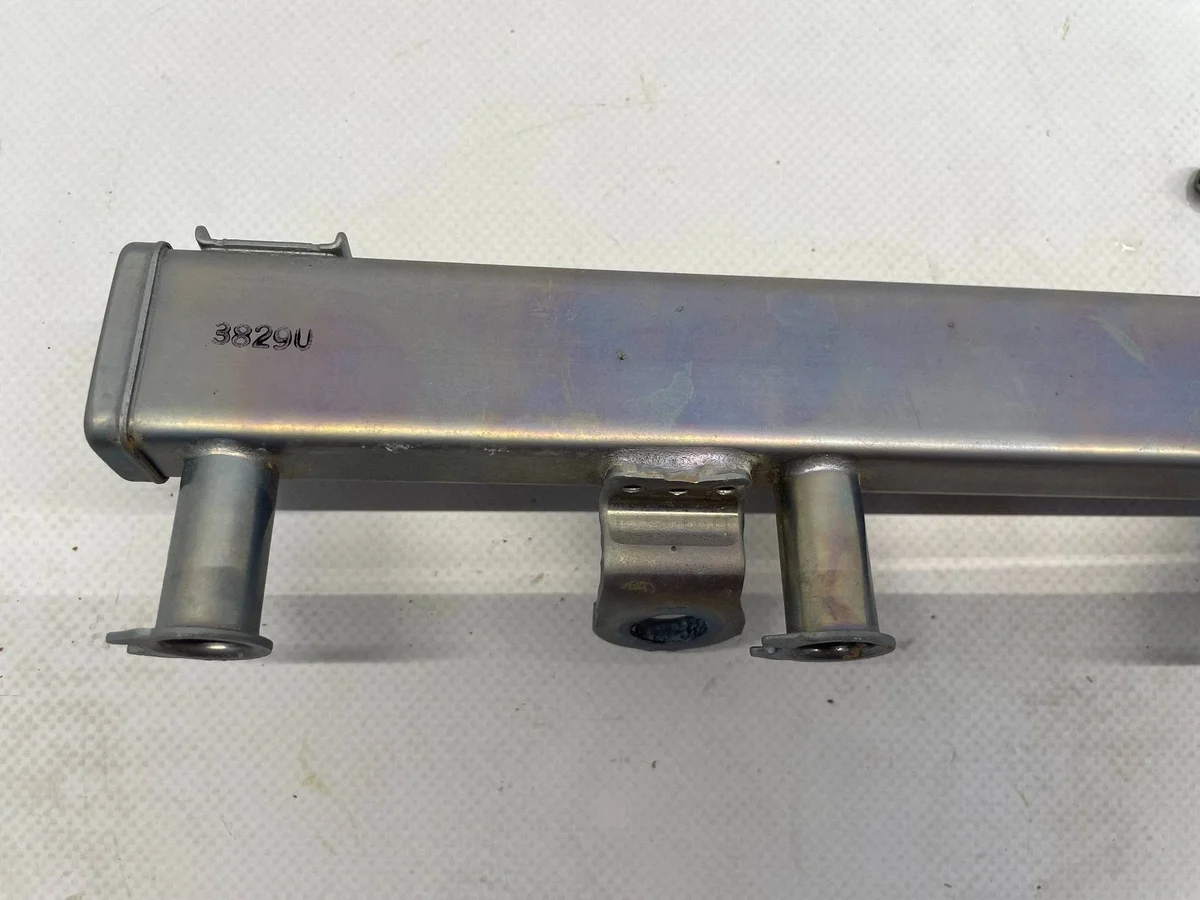Yaris IV Cross Mazda 2 1.5 Hybride Injector Rail Sensor OYT34221 image 5