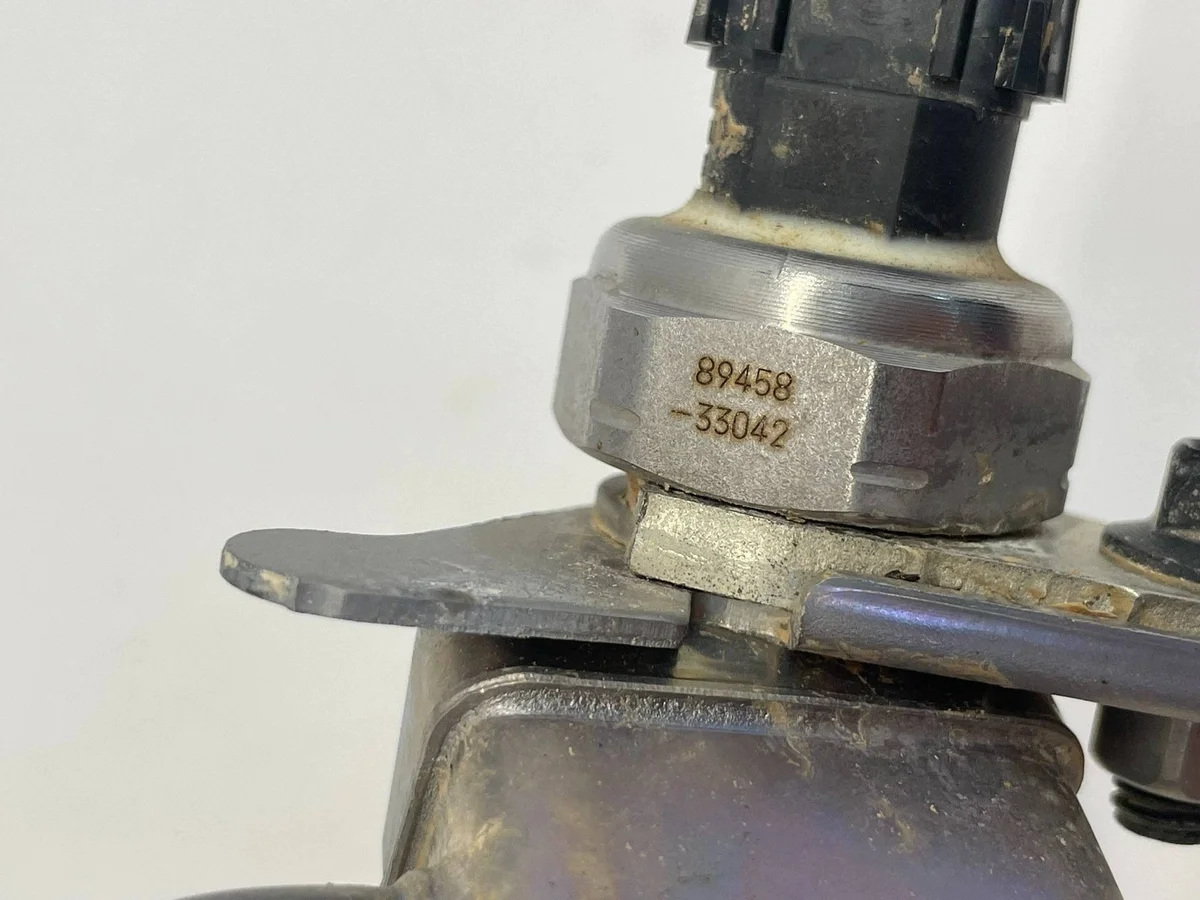 Yaris IV Cross Mazda 2 1.5 Hybride Injector Rail Sensor OYT34221 image 8