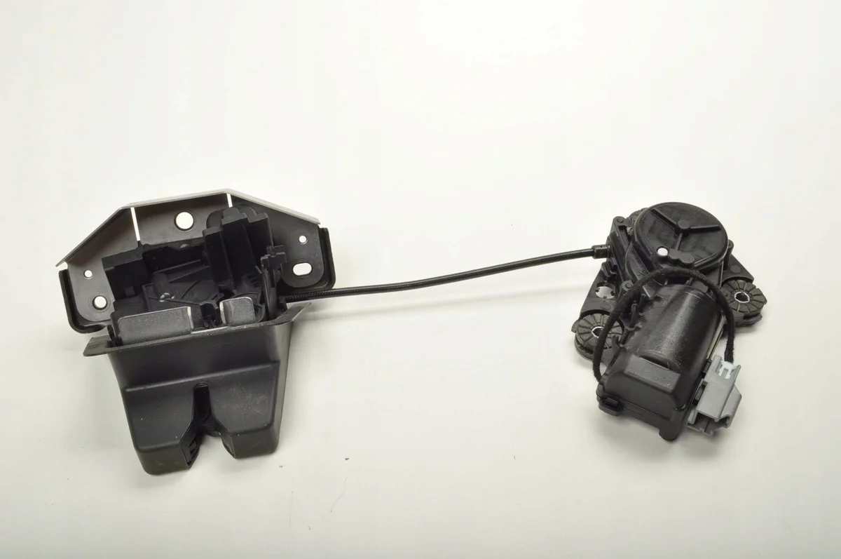 Volvo XC40 XC60 II takaluukun lukko 31349975
