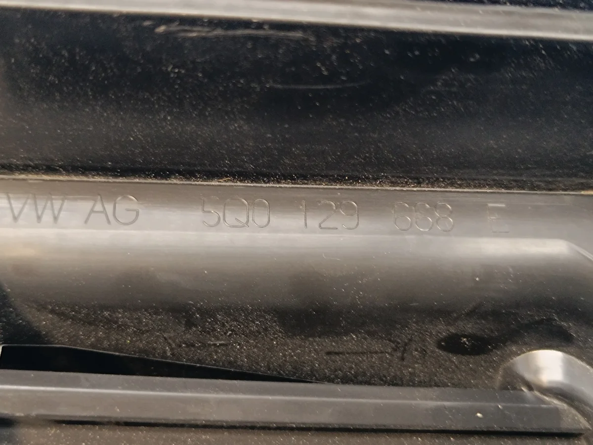 Luftfilterhus VW Tiguan 3 1,5 TSI 5Q0129607BG image 7