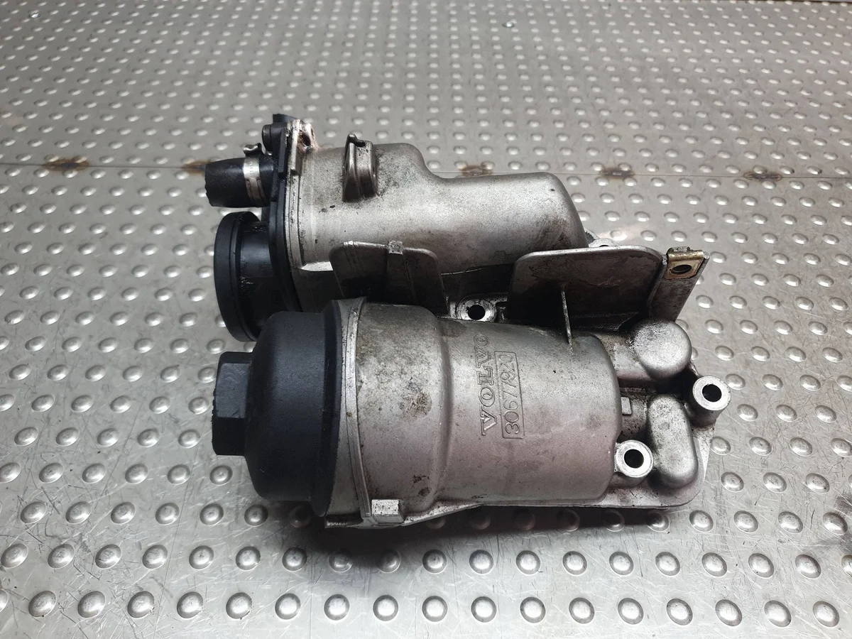 Öljynsuodattimen pohja Volvo S27703595