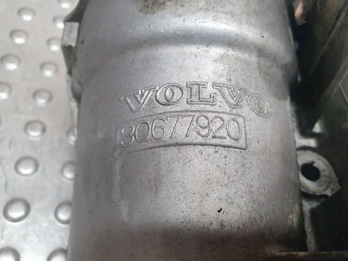 Base filtro olio Volvo S27703595 usata image 7