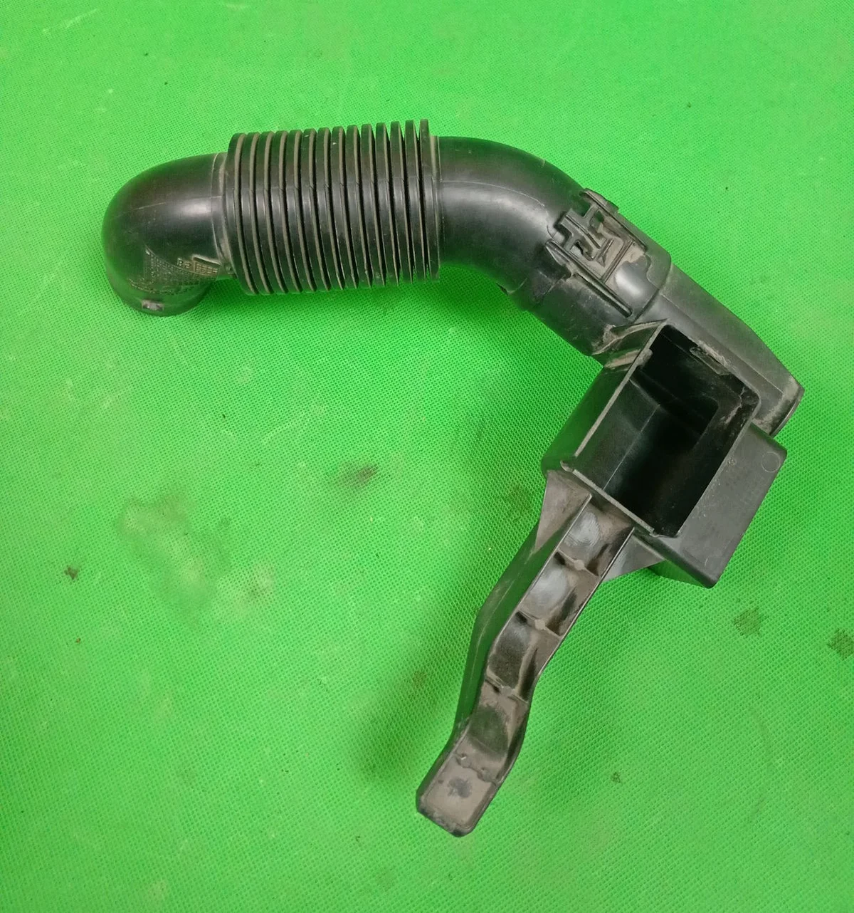 Tubo de Ar Peugeot 208 I 1,2VTI Usado