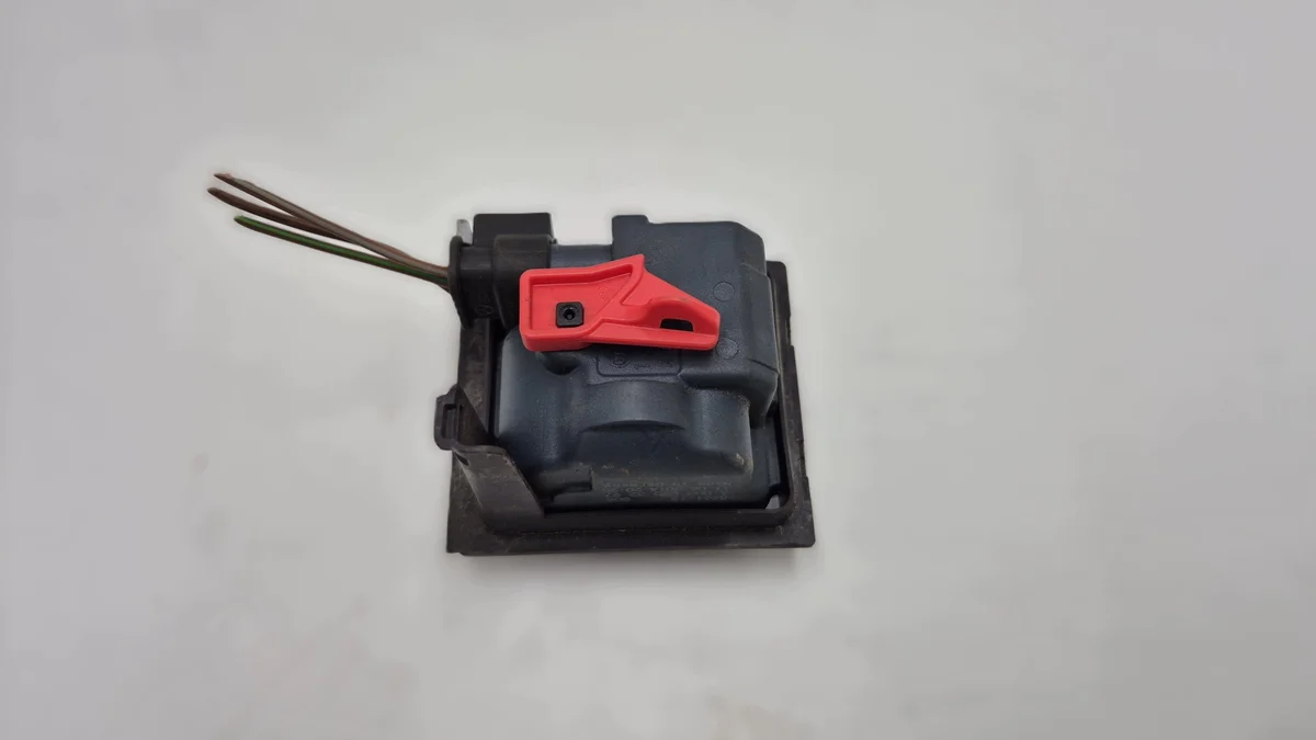 Atuador Tampa Combustível Mercedes W246 A0038203297