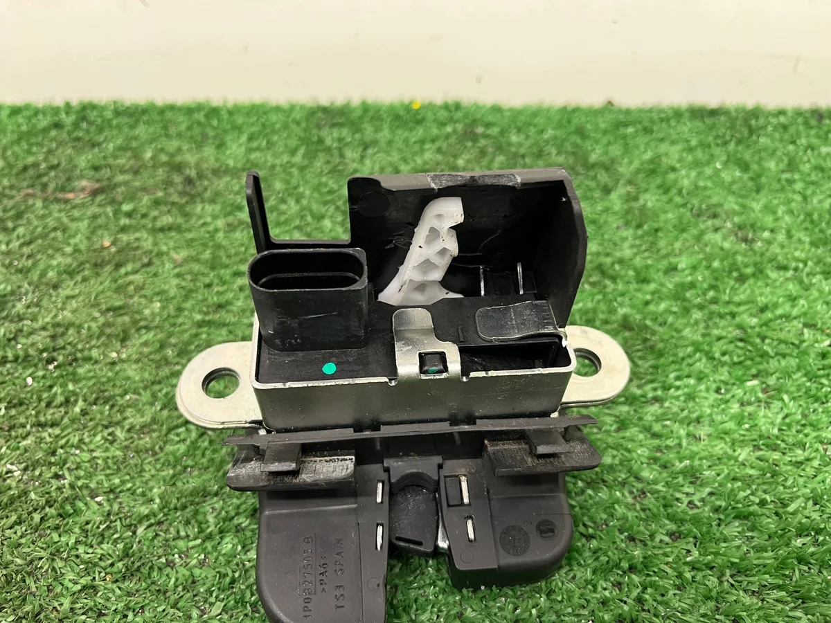 Cerradura Maletero Seat Leon 2 Usada OEM 75990 image 3
