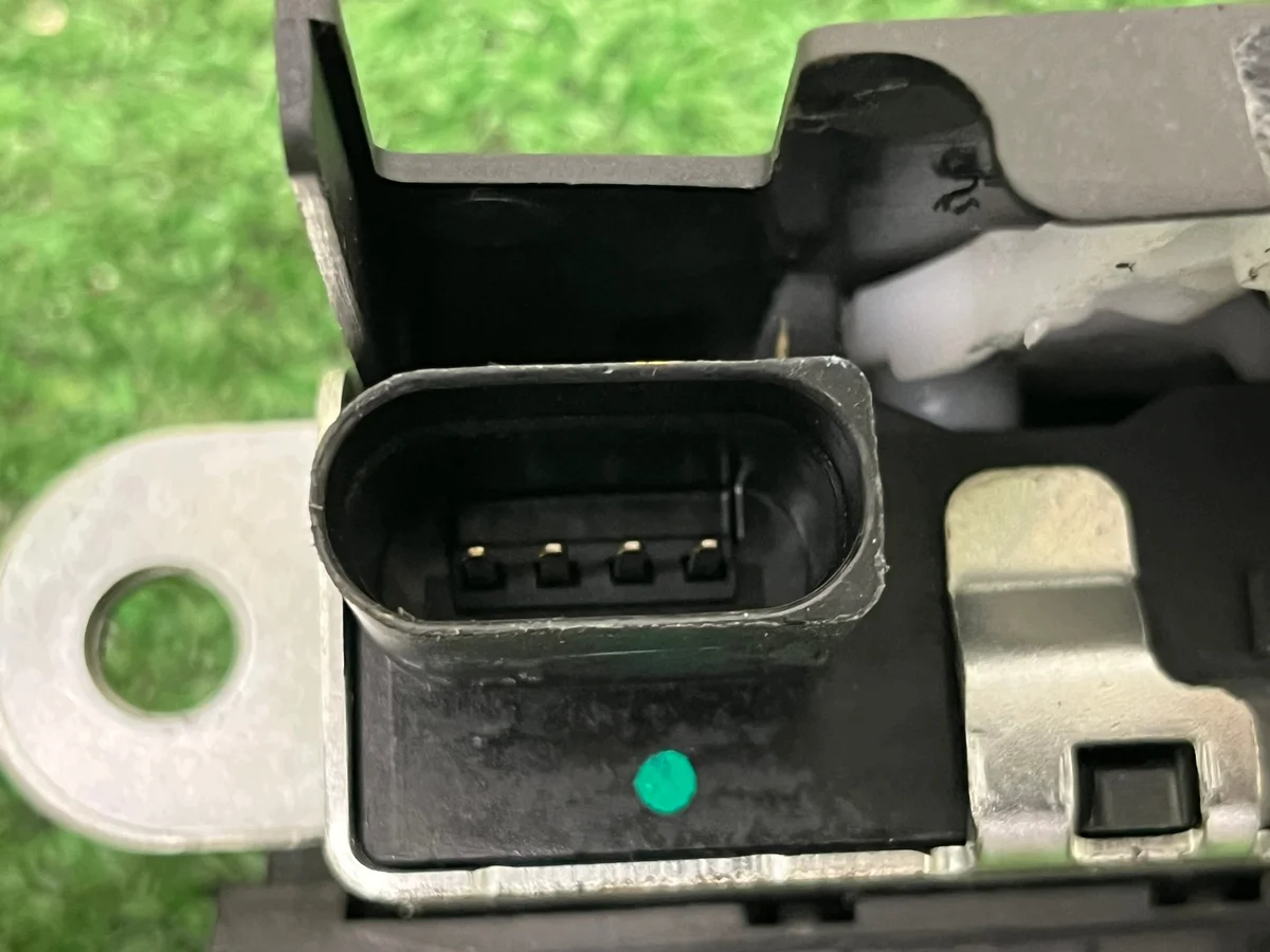 Cerradura Maletero Seat Leon 2 Usada OEM 75990 image 4