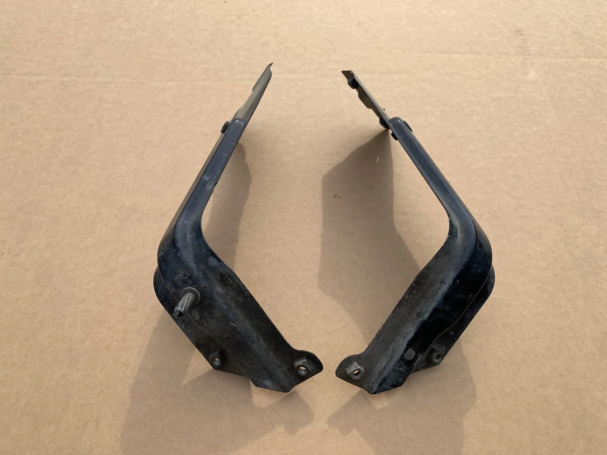 Soporte Guardabarros Delantero Derecho VW Touran