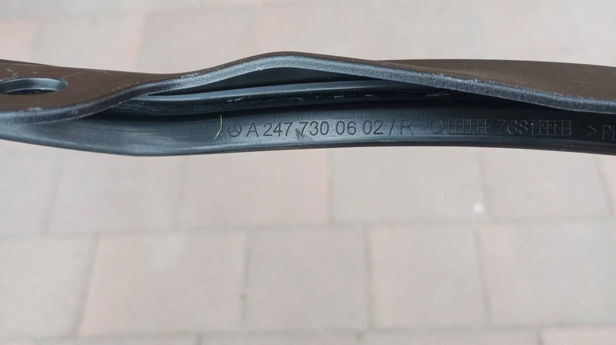 Tätning dörr höger A2477300602 Mercedes W247 image 3