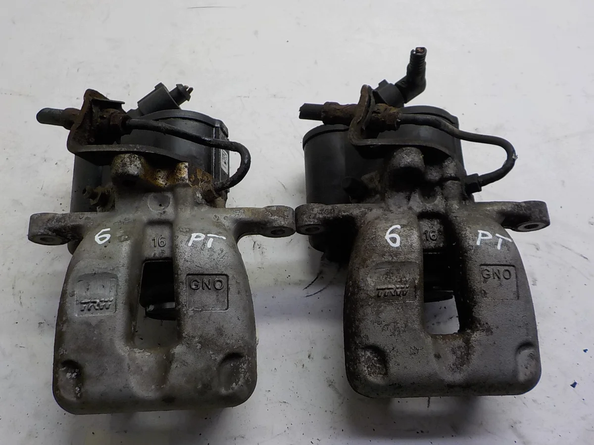 VW Passat B6 Zacisk Hamulcowy Prawy Tylny