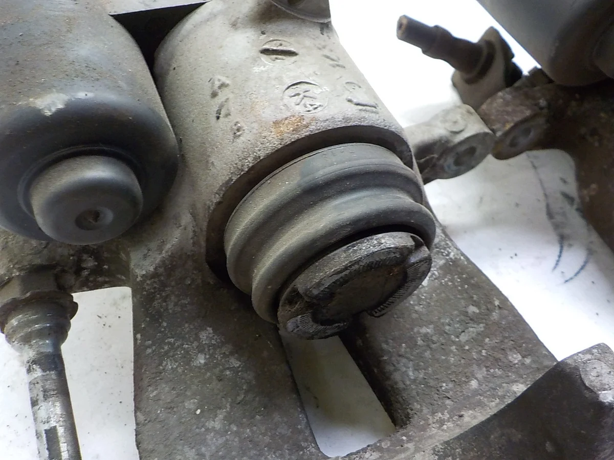 VW Passat B6 Bremssattel Links Hinten Elektrisch image 4