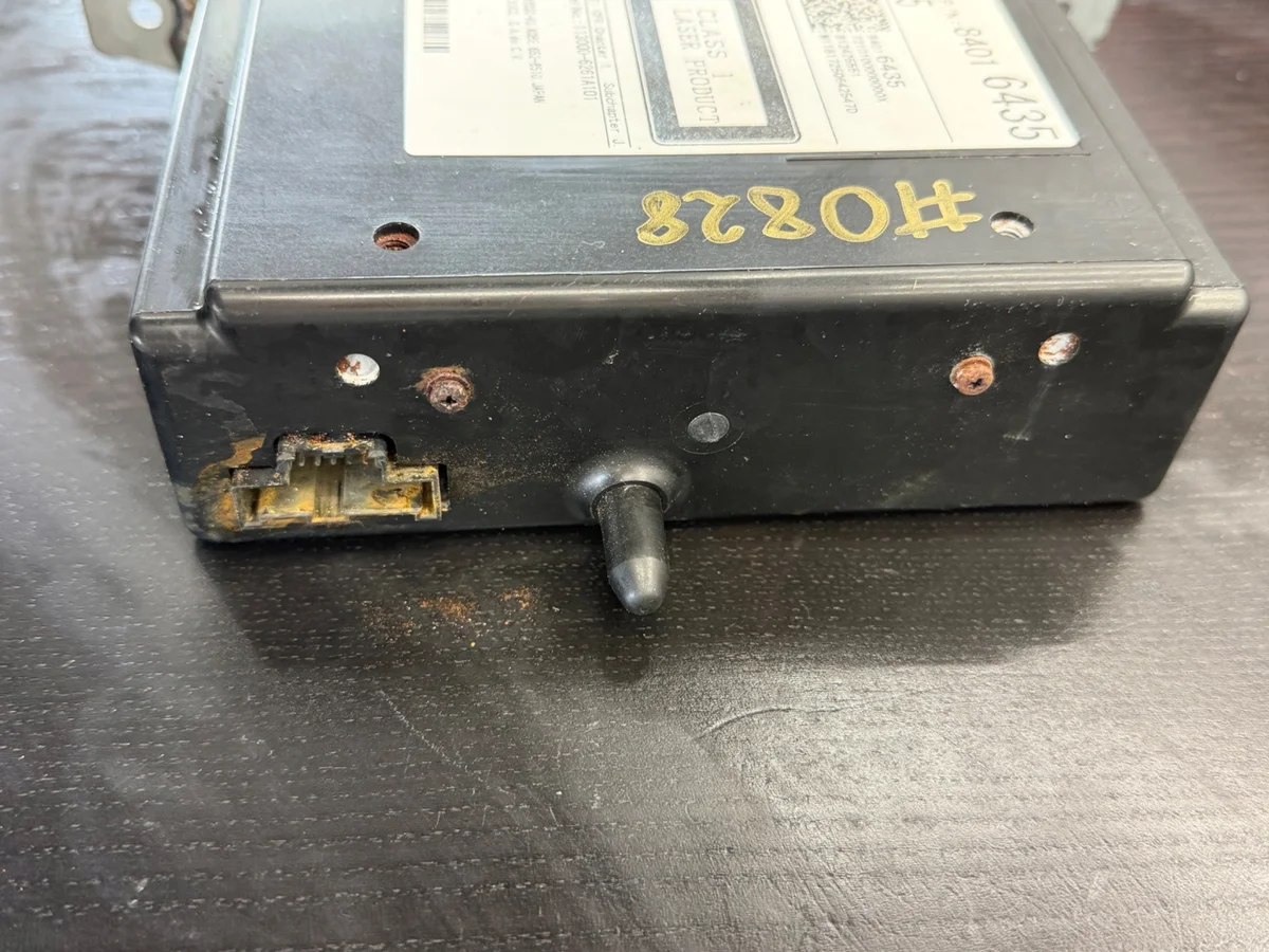 Chevrolet Silverado CD Player 84016435 image 4