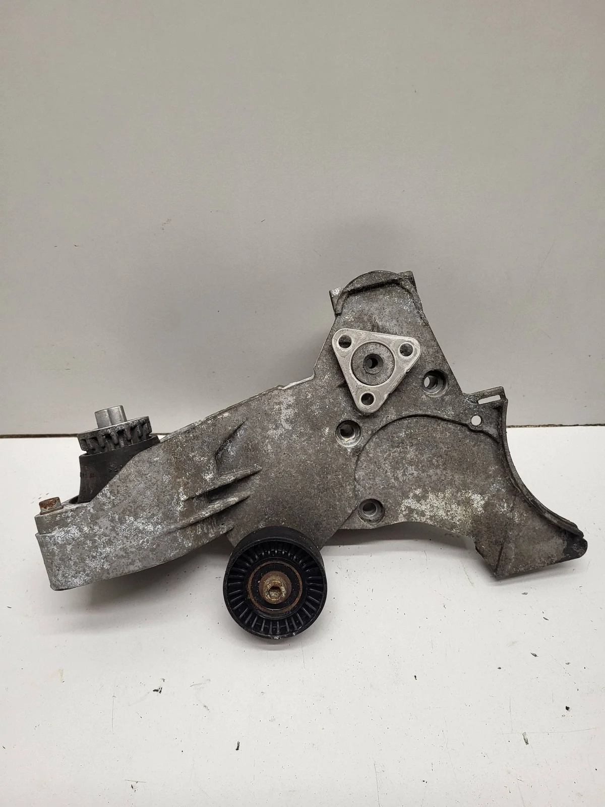 Moottorin tukijalka Audi A8 D3 4E 077121235Q