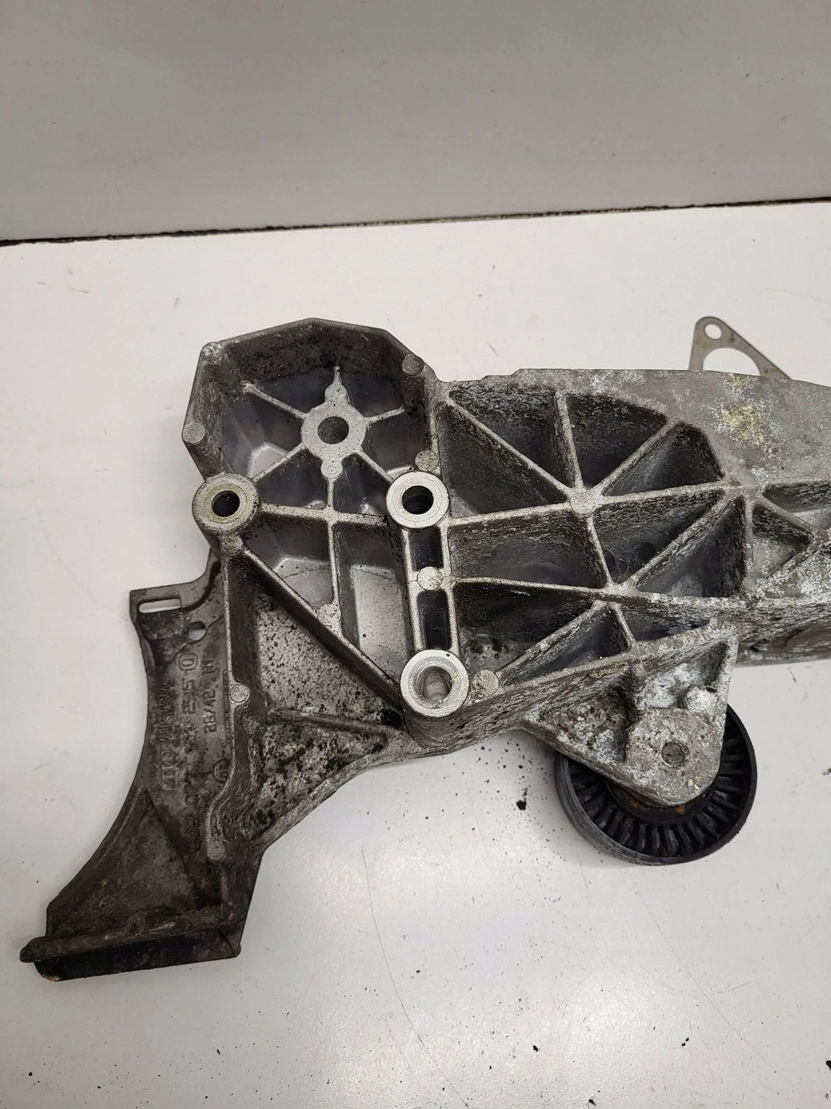 Motorhalter Audi A8 D3 4E 077121235Q gebraucht image 5