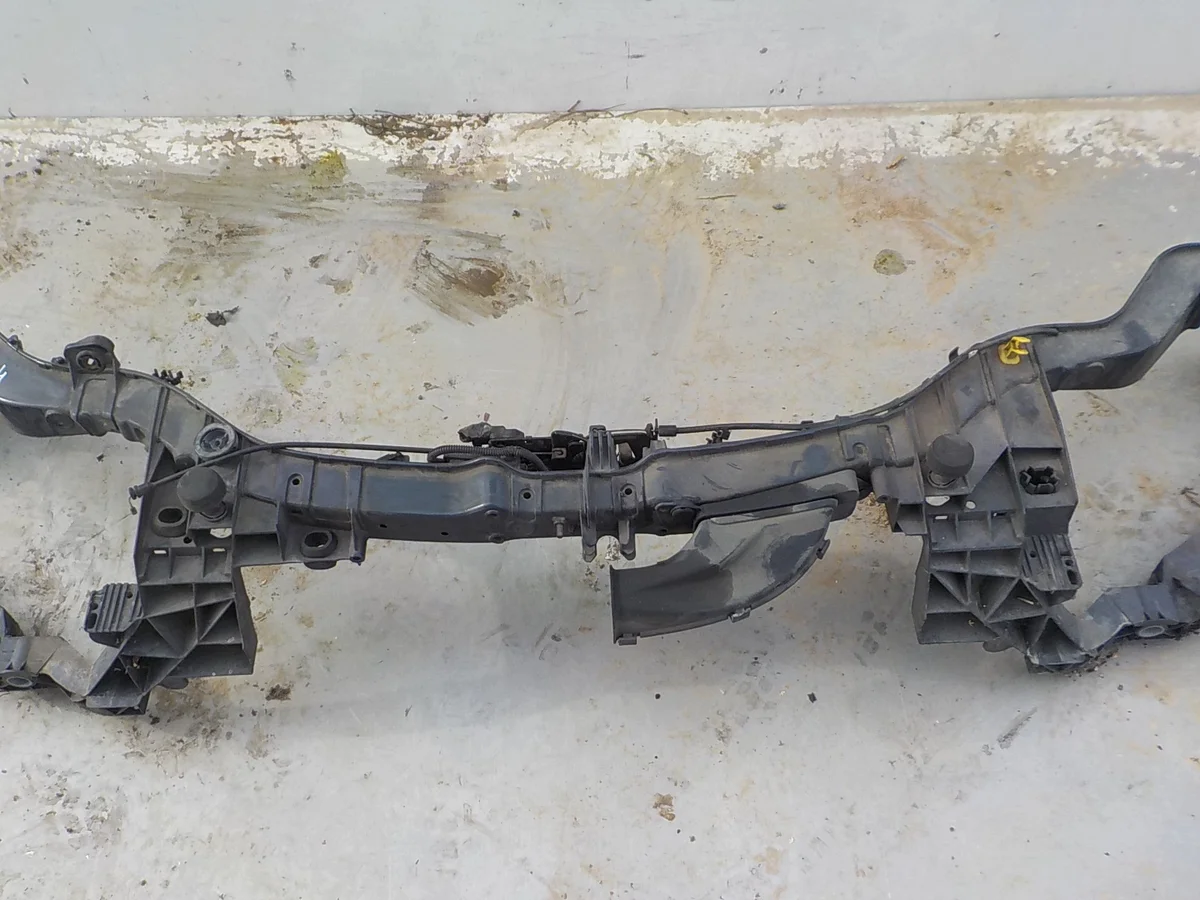 Ford Focus III Mk3 714PAS Versteifung vorne image 3