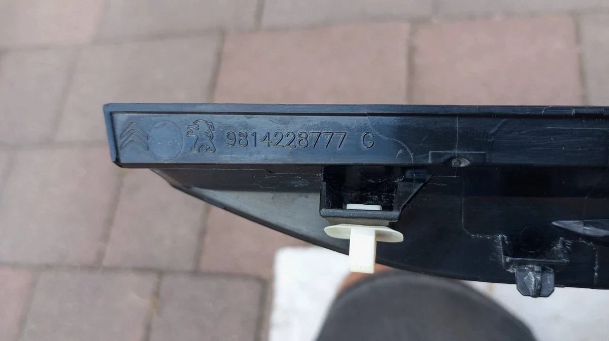 Chromleiste Kotflügel Rechts Vorne Peugeot 3008 5008 II image 4